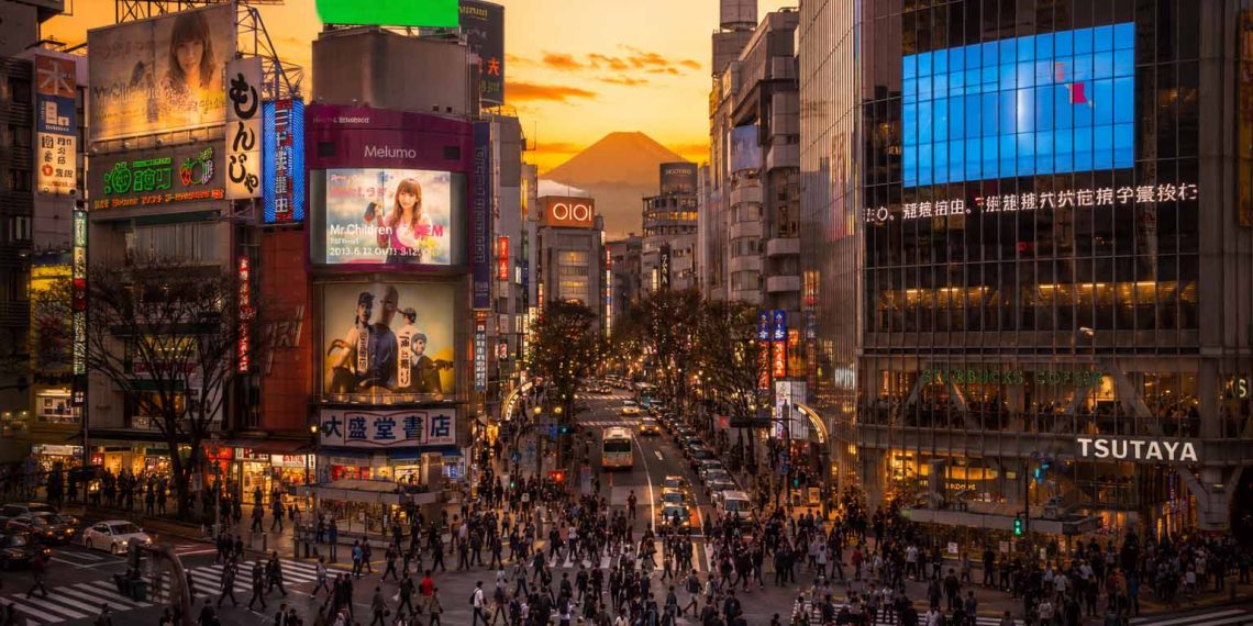 10 jours au Japon : ce que je referais différemment (Itinéraire, budget et conseils 2026) 1 Le célèbre carrefour de Shibuya Crossing à Tokyo au coucher du soleil lors d'un voyage de 10 jours au Japon.