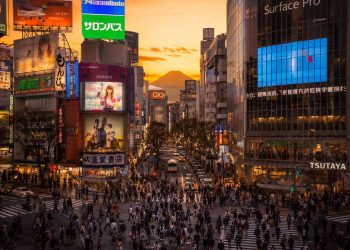 10 jours au Japon : ce que je referais différemment (Itinéraire, budget et conseils 2026) 9 Le célèbre carrefour de Shibuya Crossing à Tokyo au coucher du soleil lors d'un voyage de 10 jours au Japon.