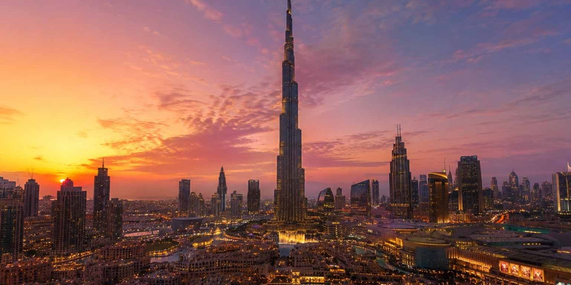 4 jours à Dubaï : ce qui vaut vraiment le coup (Itinéraire, budget et conseils 2026) 1 Vue panoramique de la skyline de Downtown Dubai et de la Burj Khalifa au coucher du soleil lors d'un séjour de 4 jours.