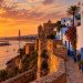 Mon itinéraire de 7 jours entre Rabat, Fès et Chefchaouen 12 Itinéraire de voyage d'une semaine entre Rabat, Fès et Chefchaouen au Maroc, vue de la Kasbah des Oudayas au coucher du soleil.