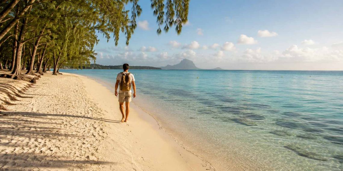 J'ai passé une semaine à l'île Maurice : retour d'expérience, budget et conseils (Guide 2026) 1 Plage de sable blanc et lagon turquoise à Trou aux Biches lors d'un voyage d'une semaine à l'île Maurice.